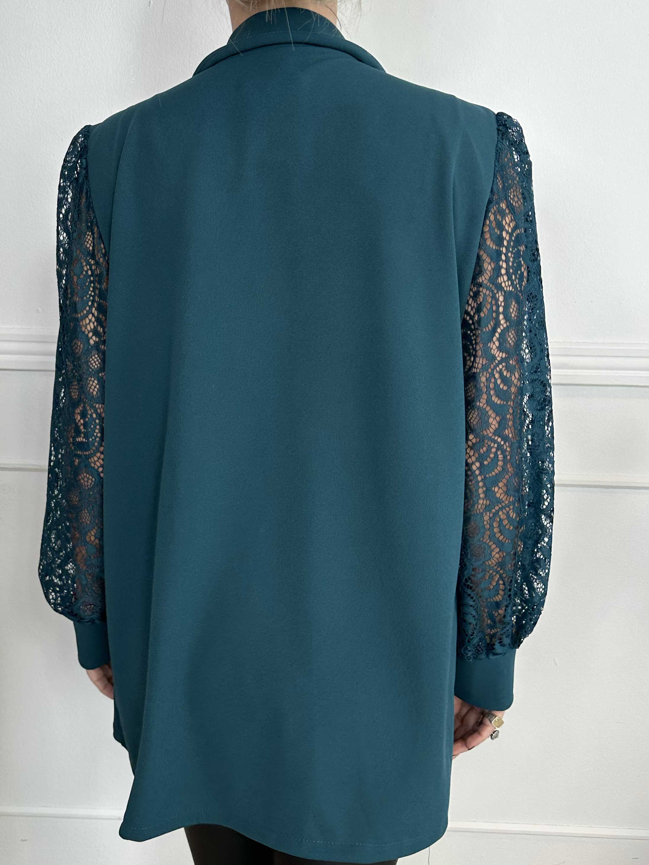 Kata Lace - Oversized blazer med ärmar i spets